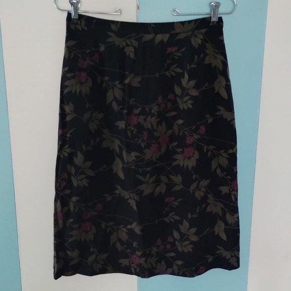 Harold's Floral Skirt - Picture 5 of 8